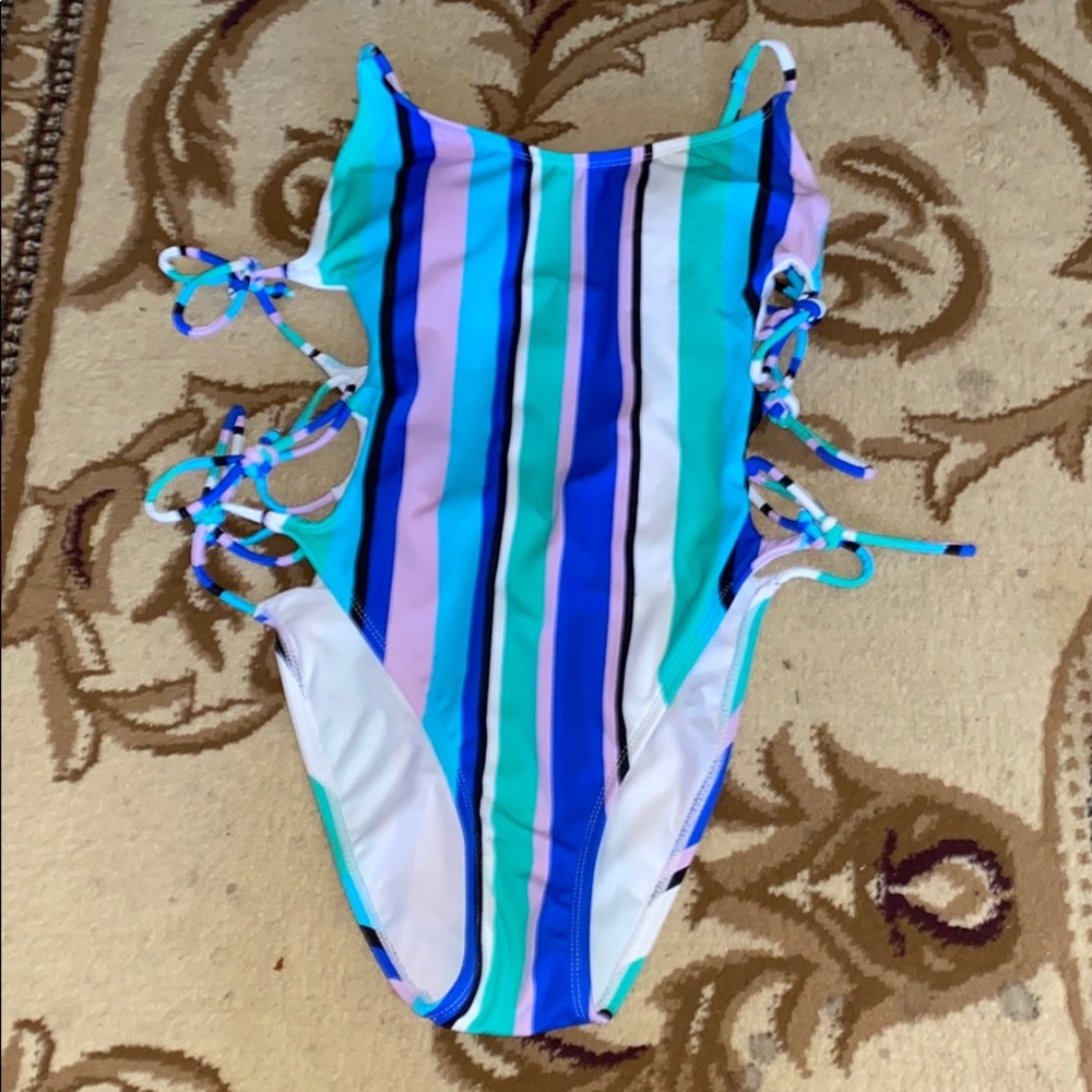 I’m selling a bathing suit